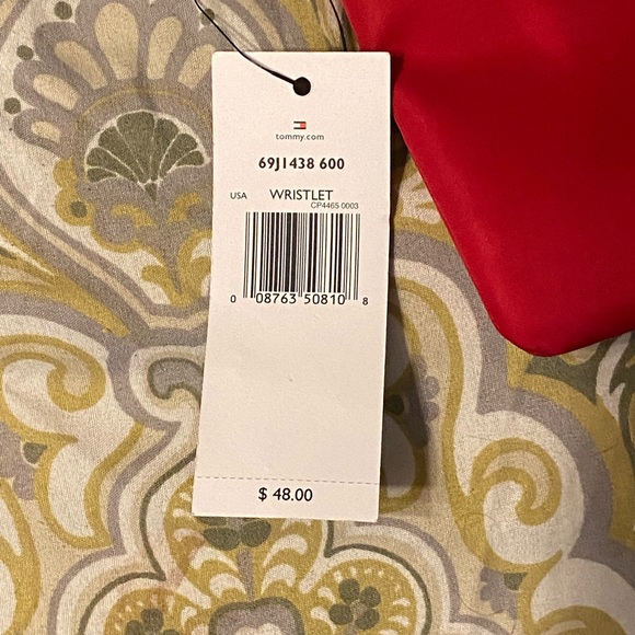 Tommy Hilfiger wristlet. New with tag - Picture 2 of 2